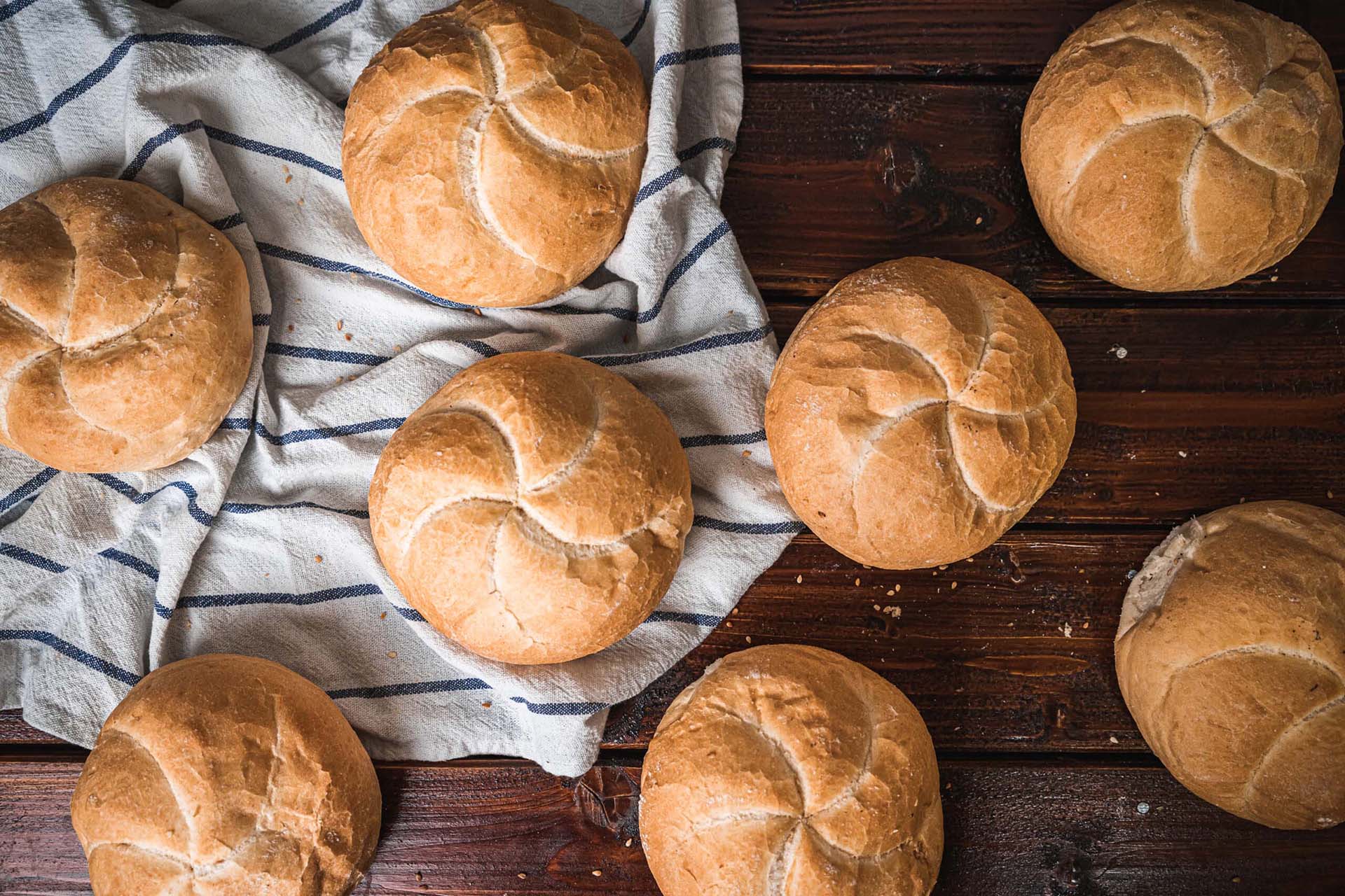 Natúr császárzsemle